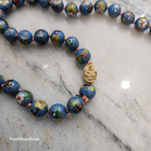 Beautiful vintage cloisonné necklace featuring vibrant hand-enameled floral bead - Picture 7 of 8